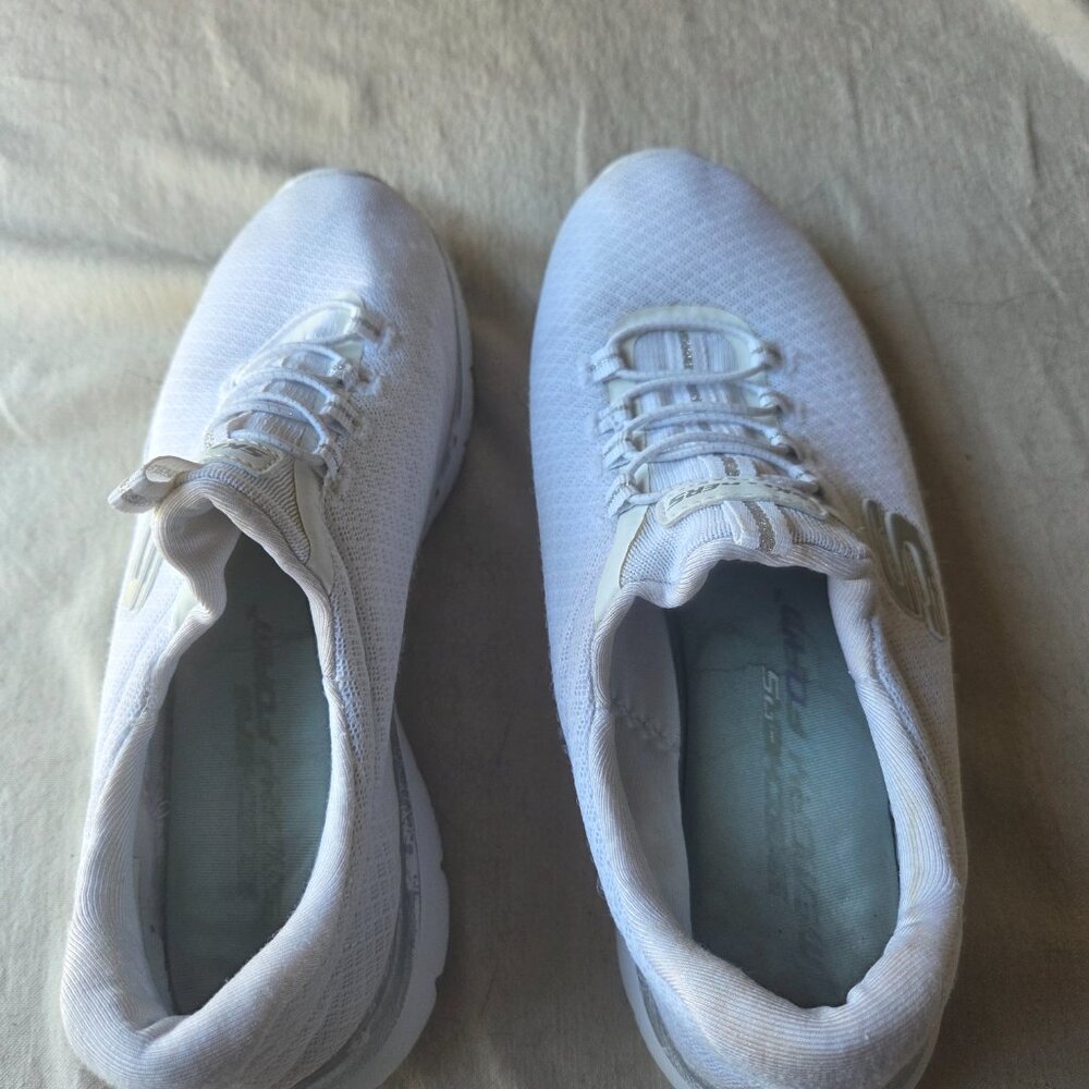 White Skechers Womens Sneakers Size 7 - Picture 6 of 6